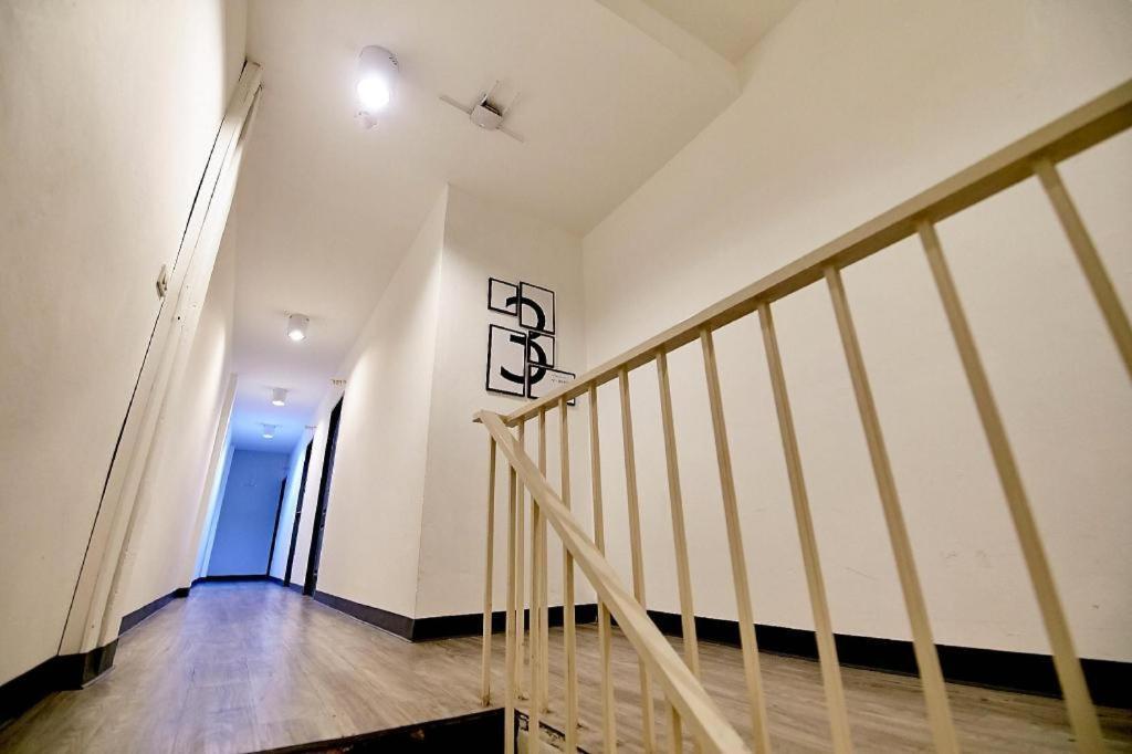 The Rabbit'S Hole Hostel Банкок Екстериор снимка