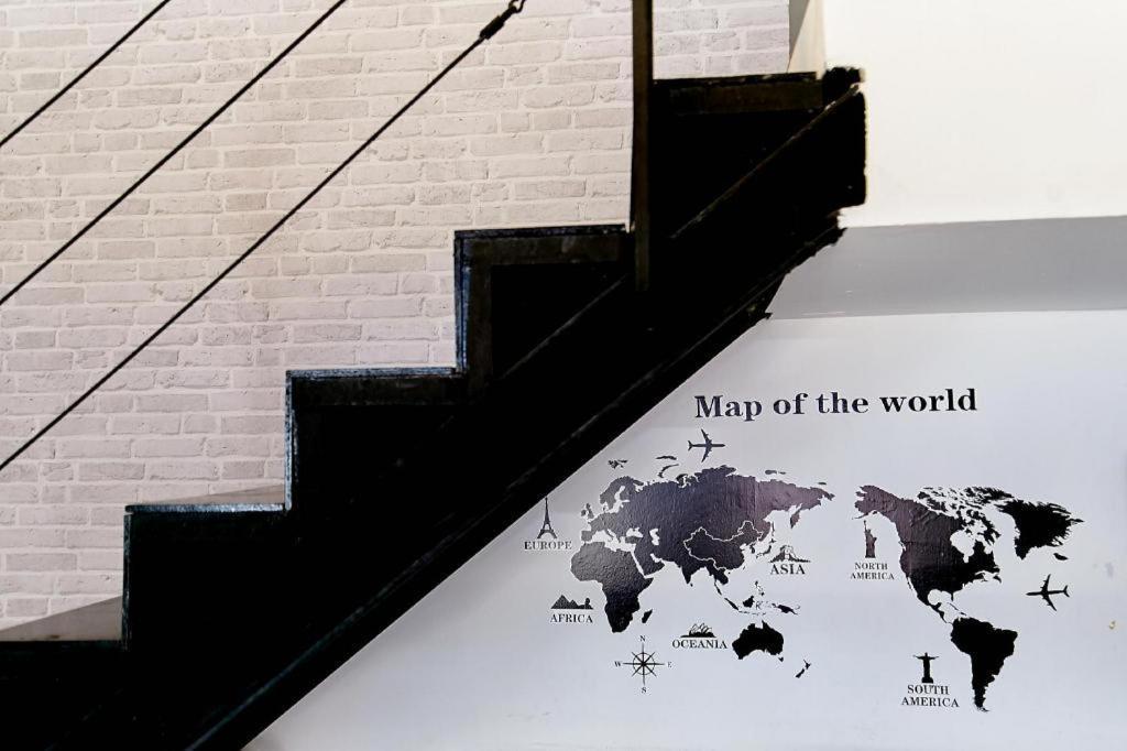 The Rabbit'S Hole Hostel Банкок Екстериор снимка