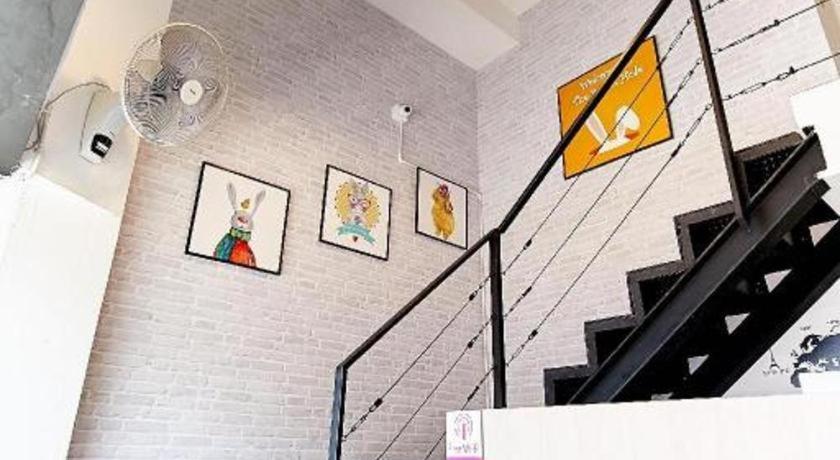 The Rabbit'S Hole Hostel Банкок Екстериор снимка
