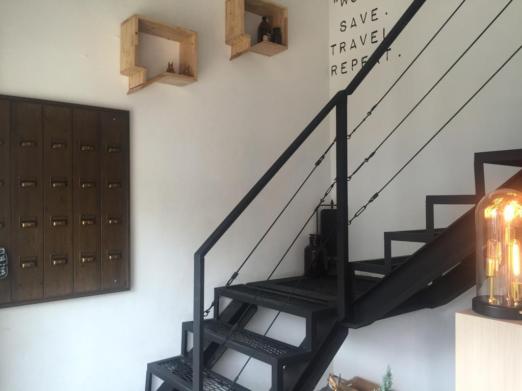 The Rabbit'S Hole Hostel Банкок Екстериор снимка