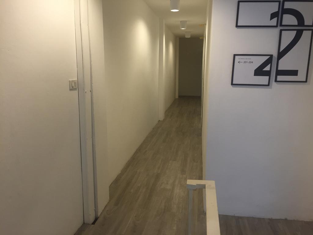 The Rabbit'S Hole Hostel Банкок Екстериор снимка