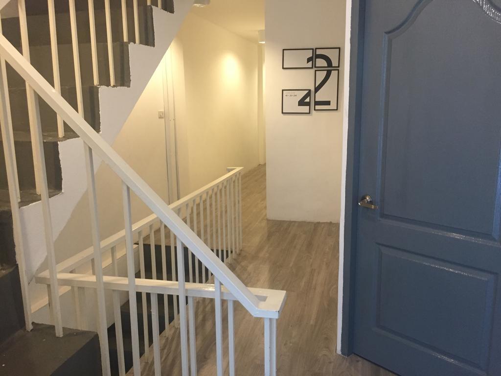 The Rabbit'S Hole Hostel Банкок Екстериор снимка