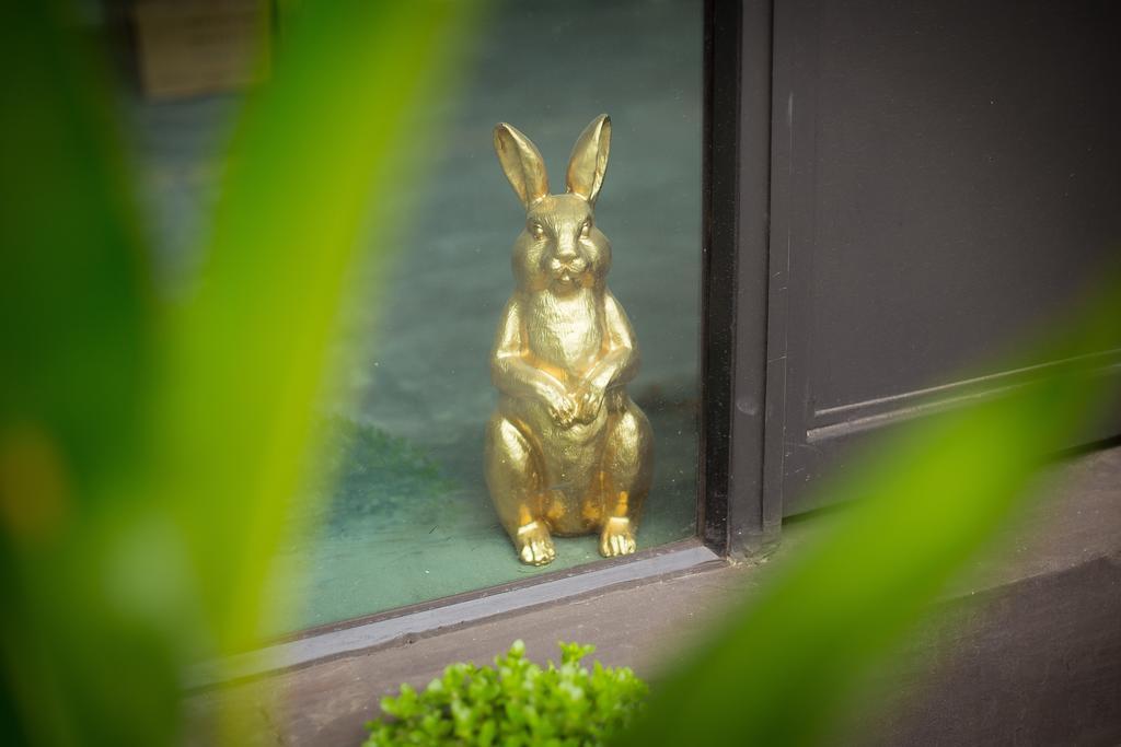 The Rabbit'S Hole Hostel Банкок Екстериор снимка