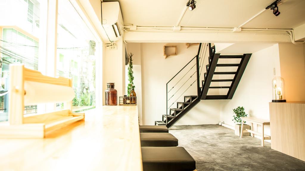 The Rabbit'S Hole Hostel Банкок Екстериор снимка