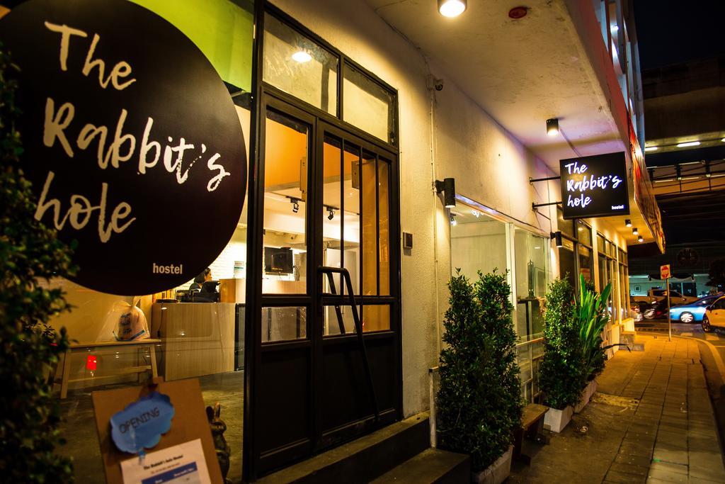 The Rabbit'S Hole Hostel Банкок Екстериор снимка