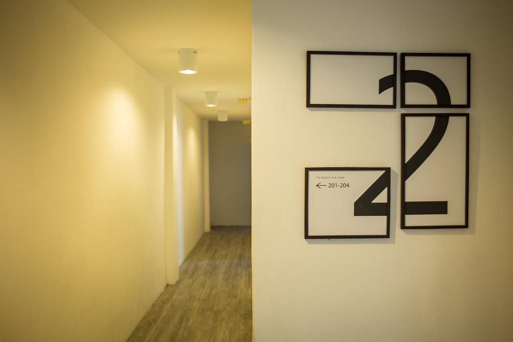 The Rabbit'S Hole Hostel Банкок Екстериор снимка