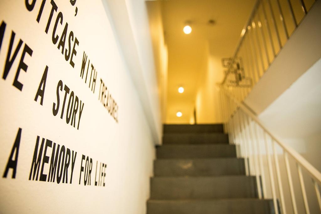 The Rabbit'S Hole Hostel Банкок Екстериор снимка